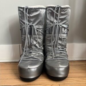 ICON GLANCE SILVER SATIN MOON BOOTS